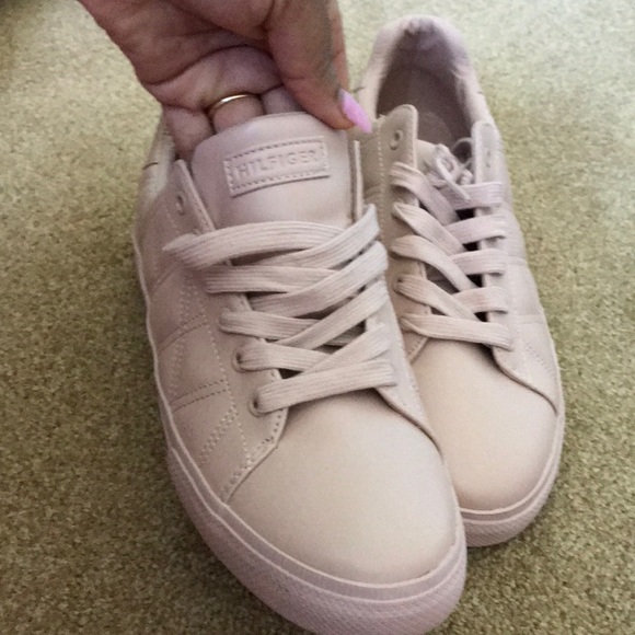 Tommy Hilfiger Shoes - Tommy Hilfiger tennis size 8